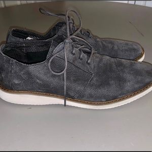 Toms Men’s size 11.5 Shoes